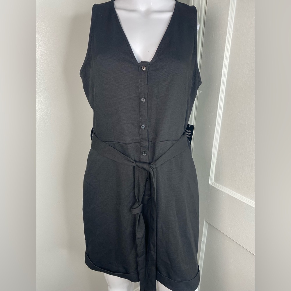 EXPRESS NWT Romper in Black Sleeveless Button and Tie Waist